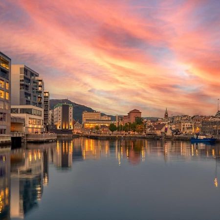 Dinbnb Apartments I Historical Two-Floor Apartment With Rooftop Panorama I 1645 Heritage Bergen Exteriör bild
