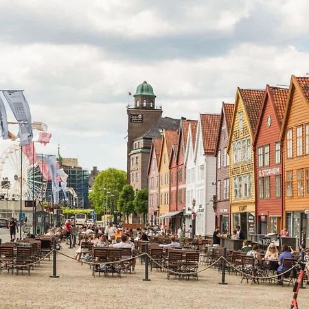 Dinbnb Apartments I Historical Two-Floor Apartment With Rooftop Panorama I 1645 Heritage Bergen Exteriör bild