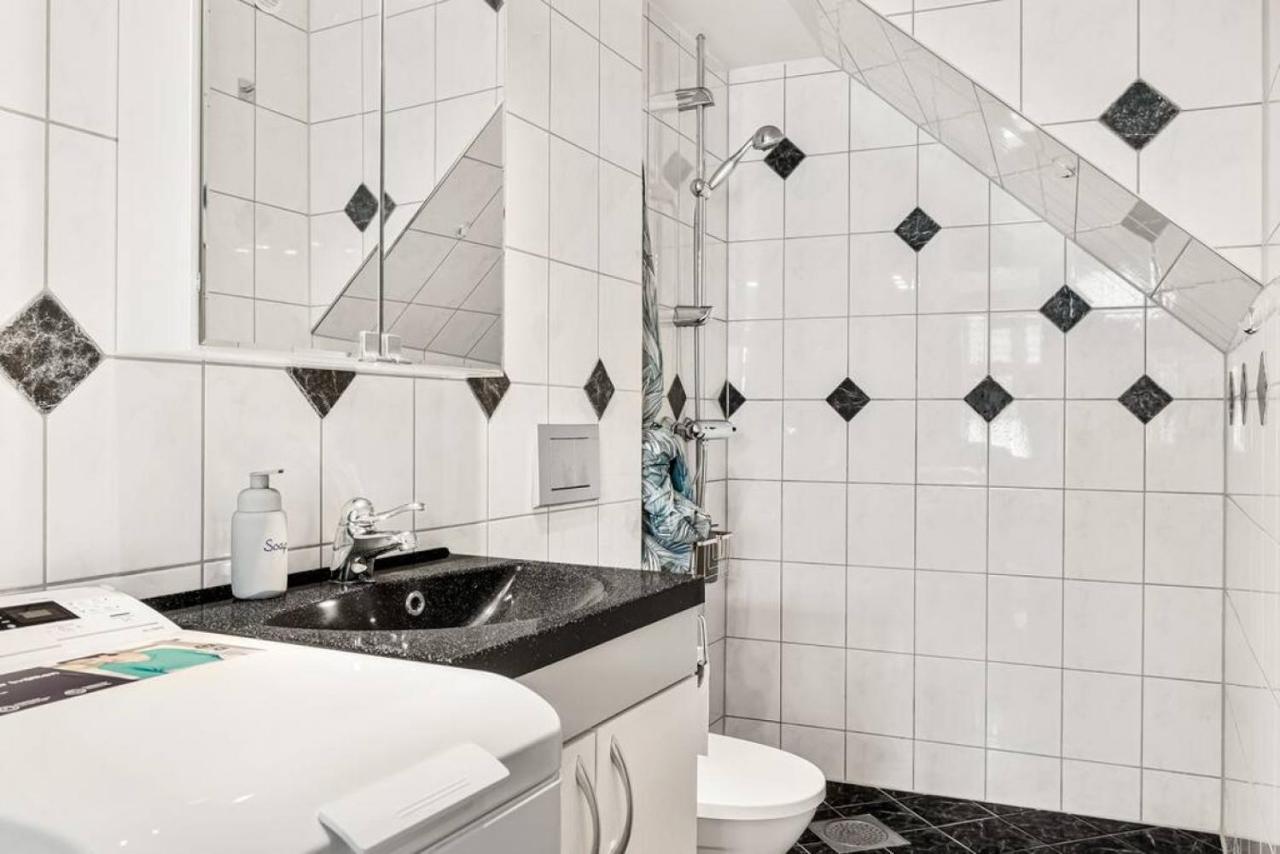 Dinbnb Apartments I Historical Two-Floor Apartment With Rooftop Panorama I 1645 Heritage Bergen Exteriör bild