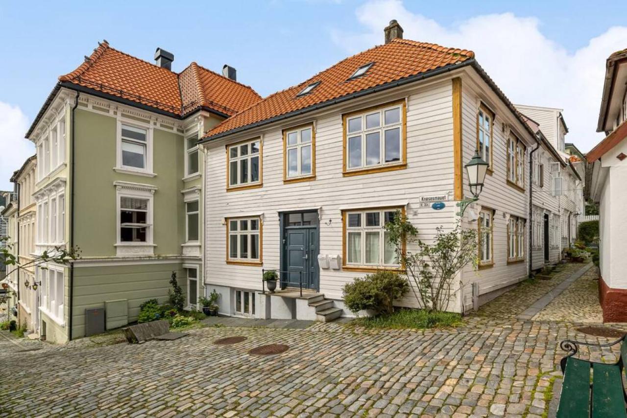 Dinbnb Apartments I Historical Two-Floor Apartment With Rooftop Panorama I 1645 Heritage Bergen Exteriör bild