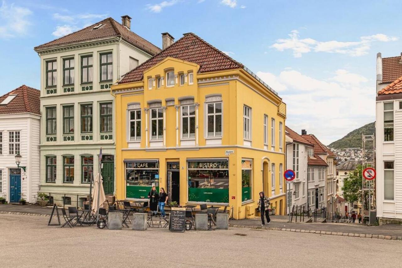 Dinbnb Apartments I Historical Two-Floor Apartment With Rooftop Panorama I 1645 Heritage Bergen Exteriör bild