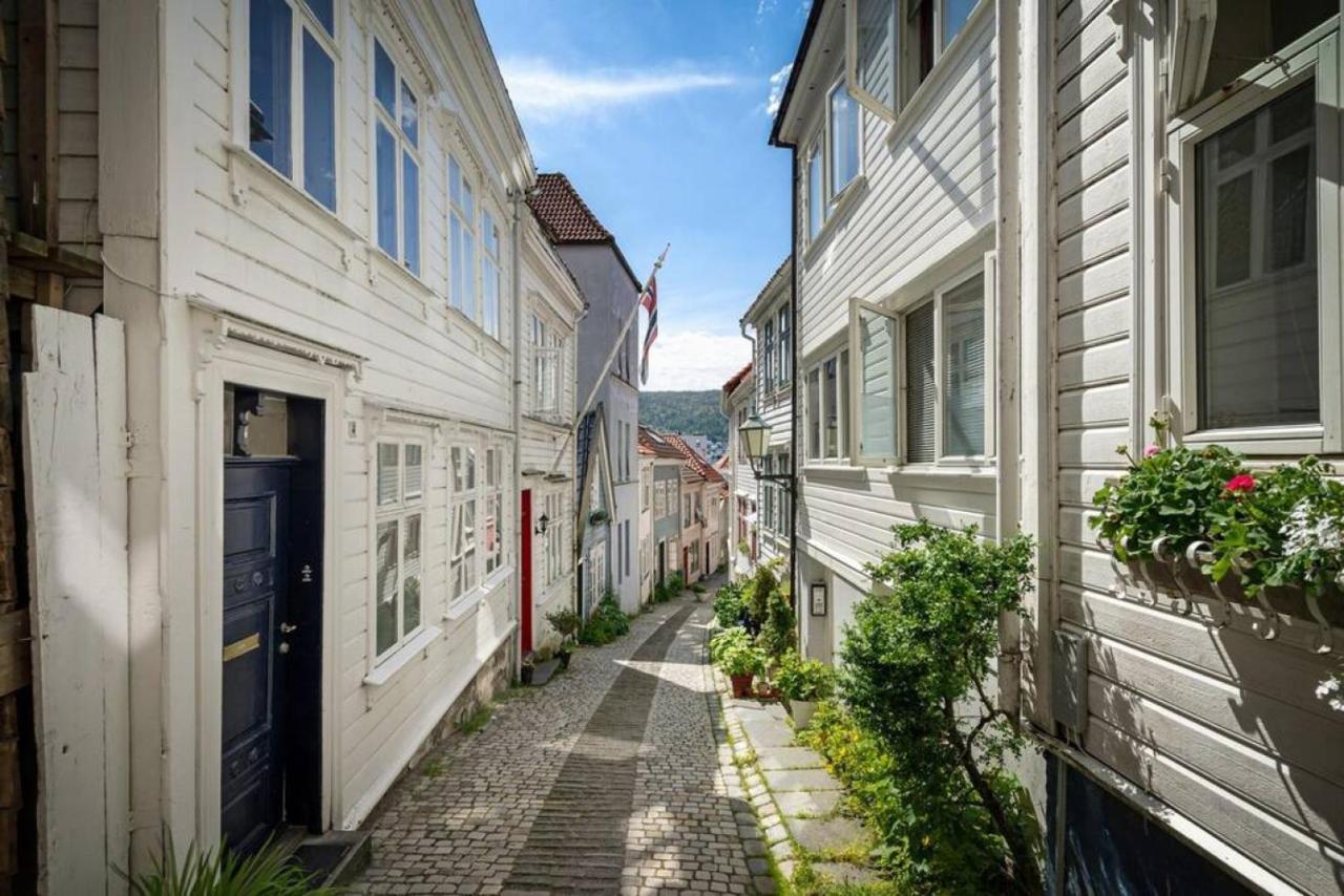 Dinbnb Apartments I Historical Two-Floor Apartment With Rooftop Panorama I 1645 Heritage Bergen Exteriör bild