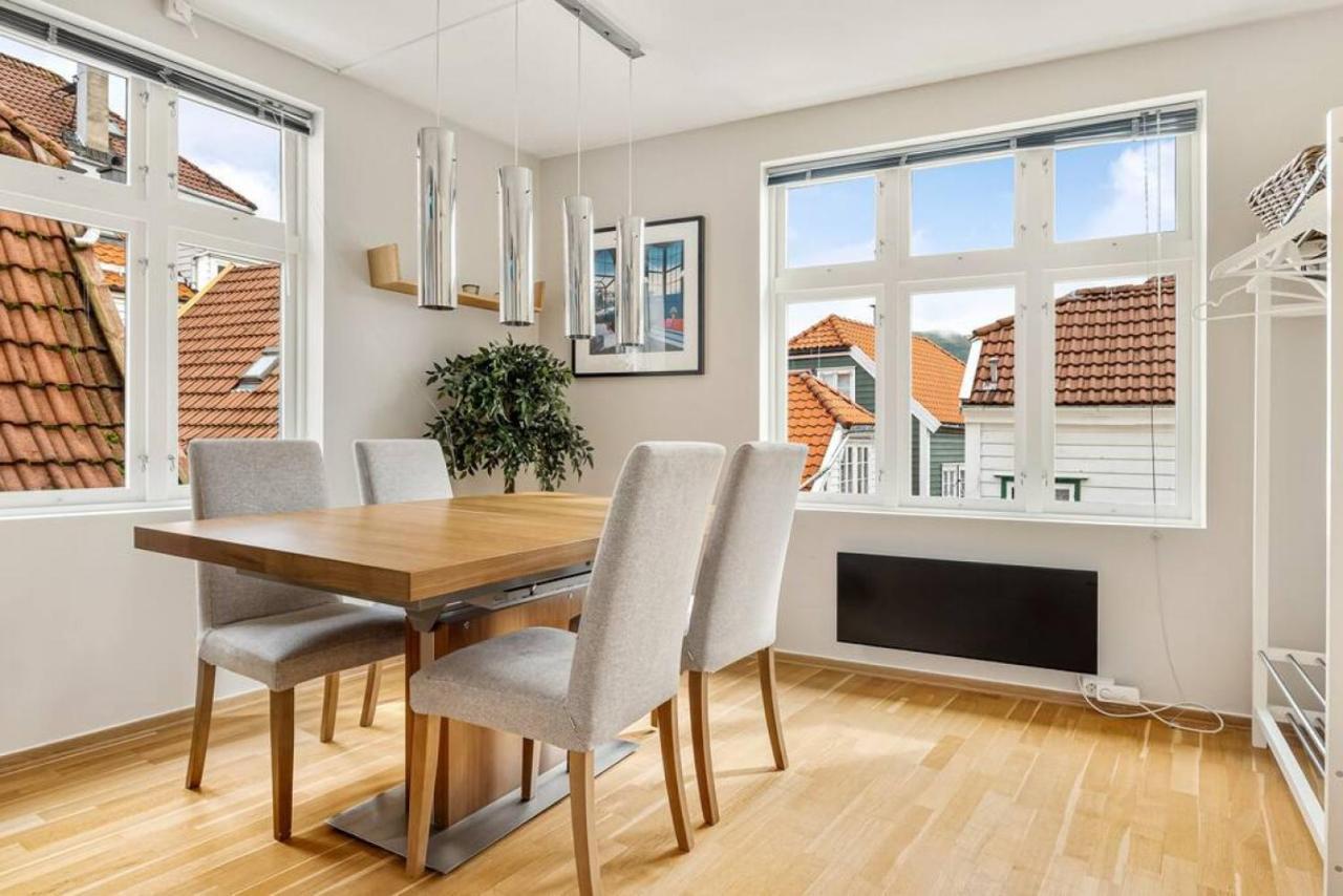 Dinbnb Apartments I Historical Two-Floor Apartment With Rooftop Panorama I 1645 Heritage Bergen Exteriör bild