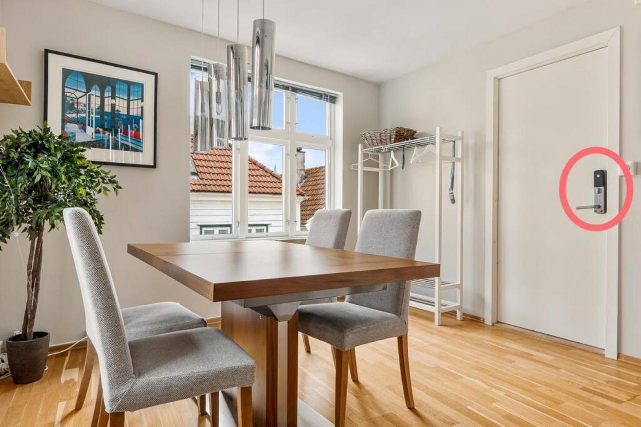 Dinbnb Apartments I Historical Two-Floor Apartment With Rooftop Panorama I 1645 Heritage Bergen Exteriör bild
