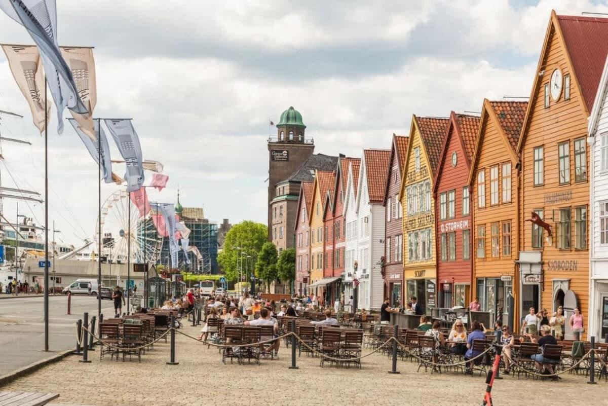 Dinbnb Apartments I Historical Two-Floor Apartment With Rooftop Panorama I 1645 Heritage Bergen Exteriör bild