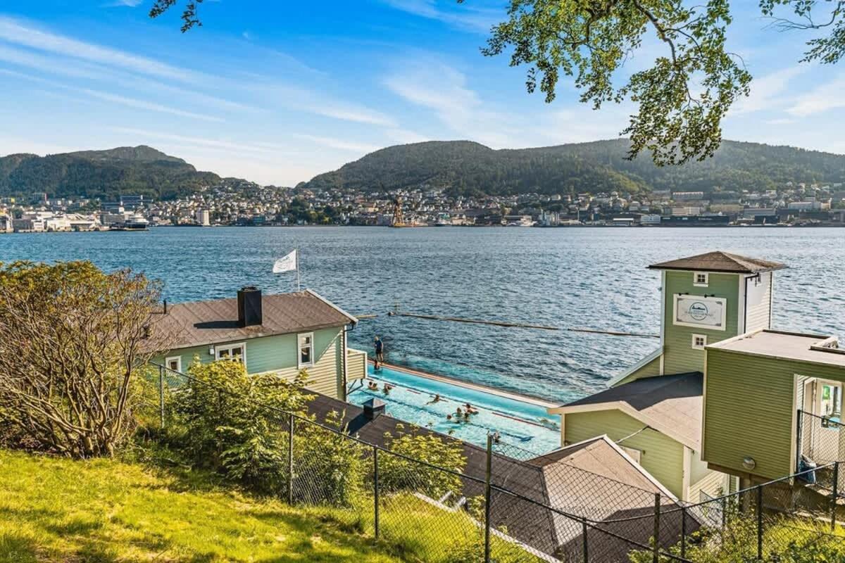 Dinbnb Apartments I Historical Two-Floor Apartment With Rooftop Panorama I 1645 Heritage Bergen Exteriör bild