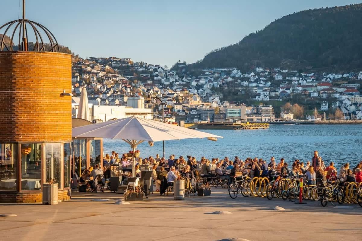 Dinbnb Apartments I Historical Two-Floor Apartment With Rooftop Panorama I 1645 Heritage Bergen Exteriör bild