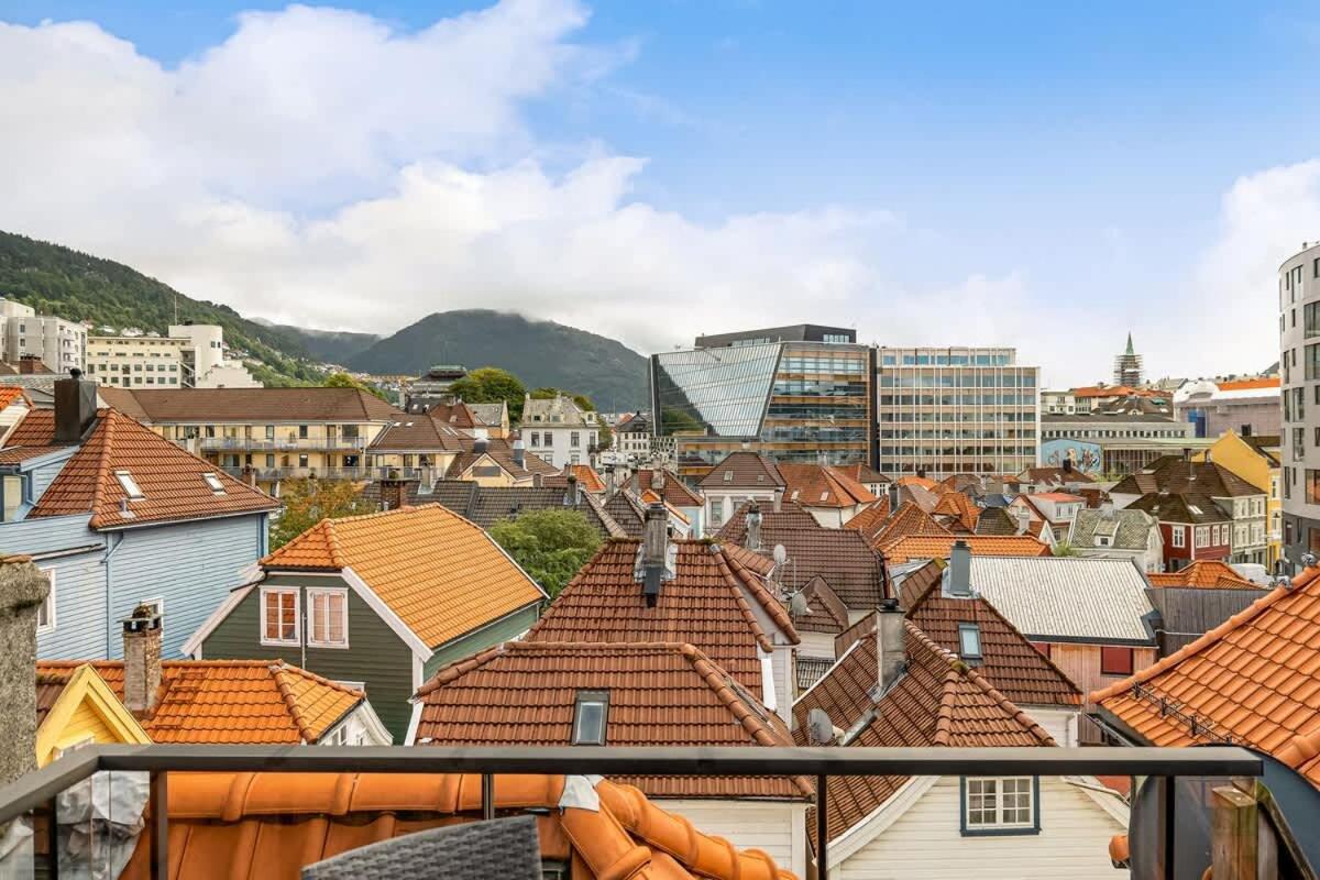 Dinbnb Apartments I Historical Two-Floor Apartment With Rooftop Panorama I 1645 Heritage Bergen Exteriör bild